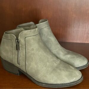 Maurice’s Ankle Booties Zip Up Grey Size 7